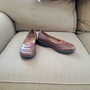 Dansko flats. Dressy brown shoes. EU 39, US 8